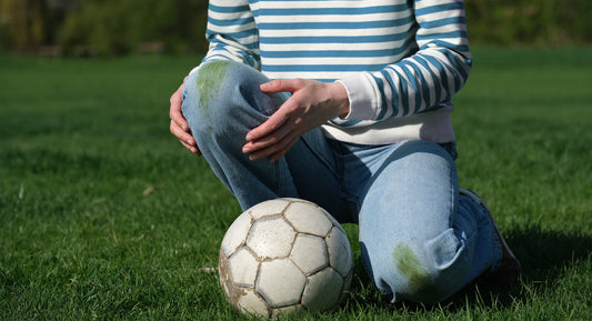 Remove grass stains from clothes and fabrics with proven methods and tips